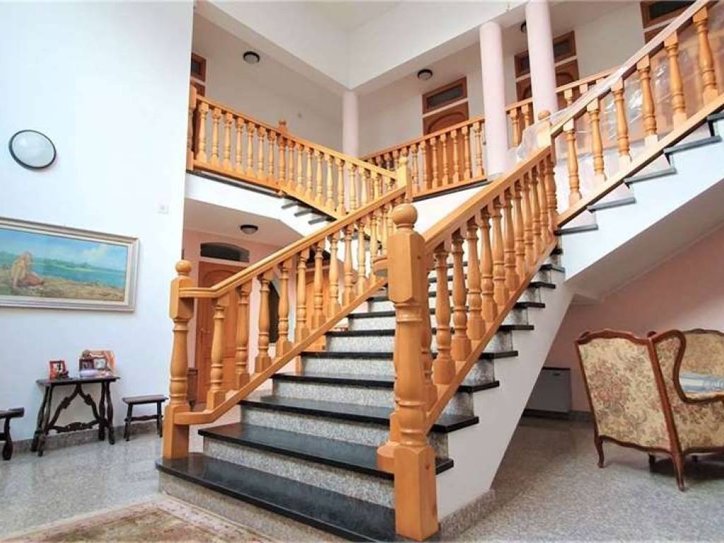 casa indipendente in vendita a Divignano