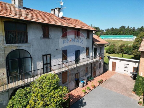 casa indipendente in vendita a Divignano