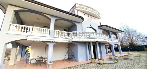 casa indipendente in vendita a Divignano