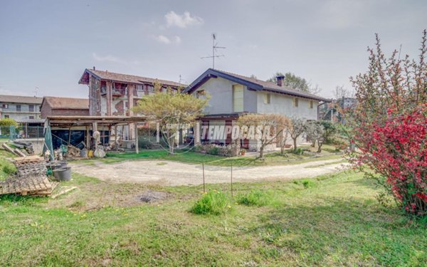 casa indipendente in vendita a Divignano