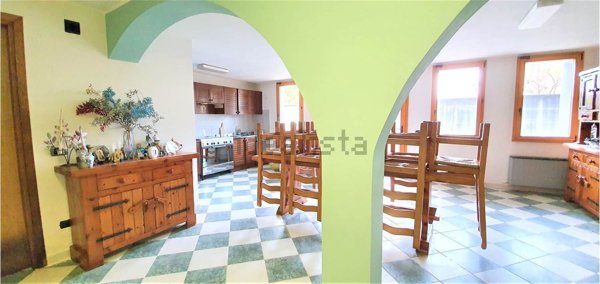 casa indipendente in vendita a Divignano