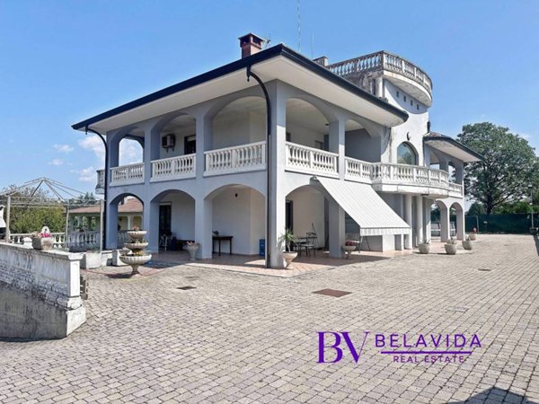 casa indipendente in vendita a Divignano