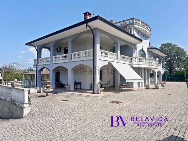 casa indipendente in vendita a Divignano
