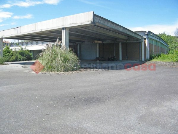 capannone in vendita a Divignano