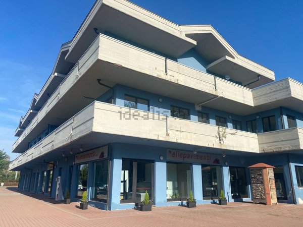 locale di sgombero in vendita a Divignano