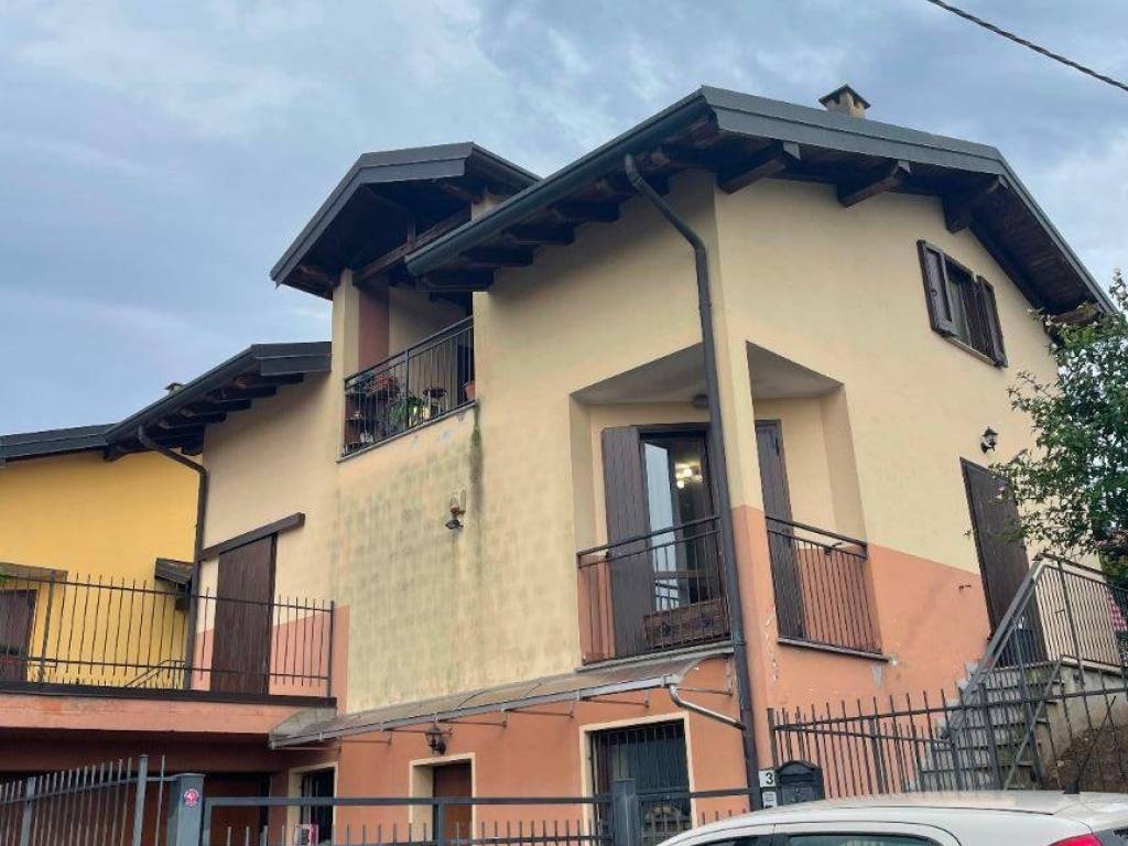 casa indipendente in vendita a Divignano