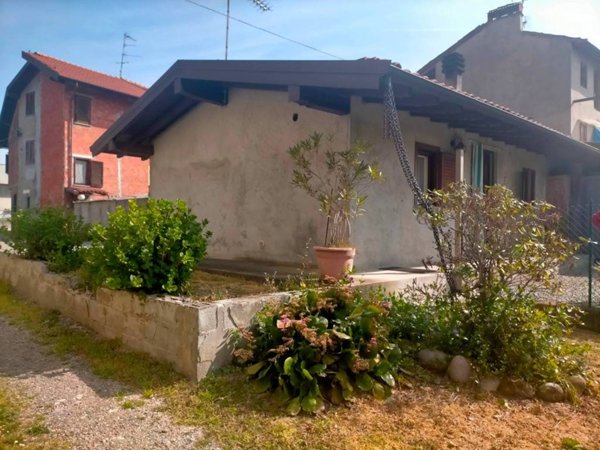 casa indipendente in vendita a Divignano