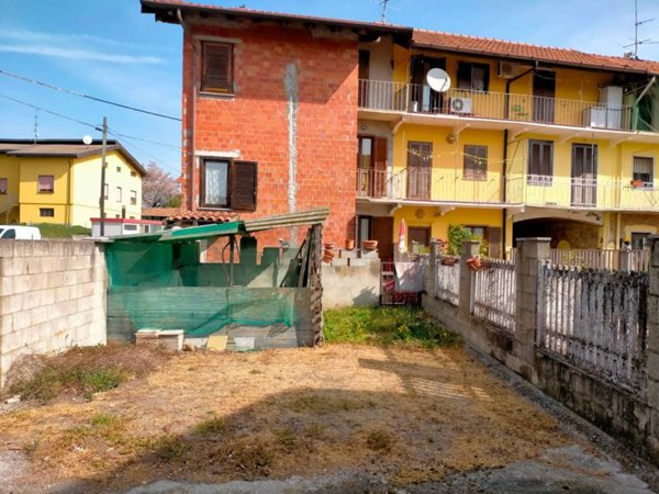 casa indipendente in vendita a Divignano