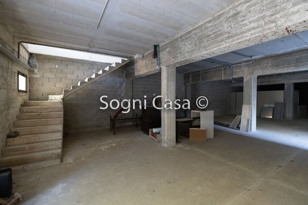 locale commerciale in vendita a Divignano