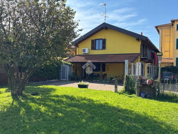 casa indipendente in vendita a Divignano