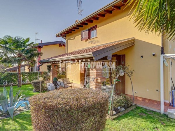casa indipendente in vendita a Divignano