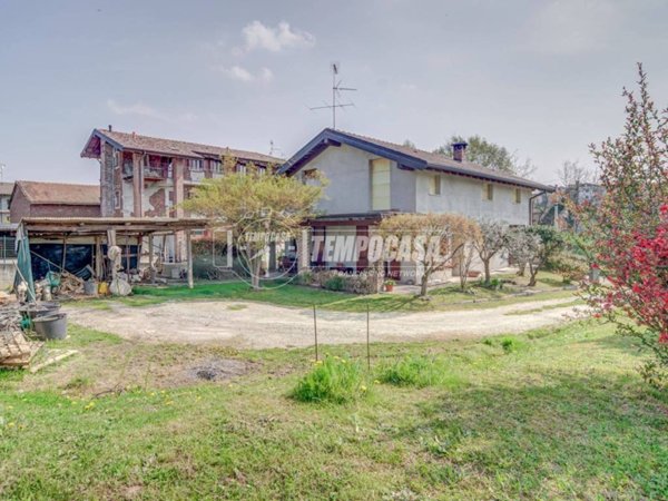 casa indipendente in vendita a Divignano