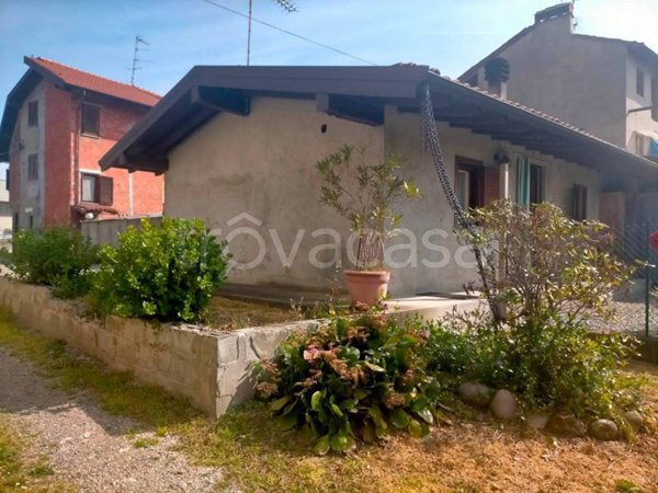 casa indipendente in vendita a Divignano