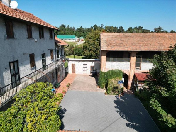 casa indipendente in vendita a Divignano