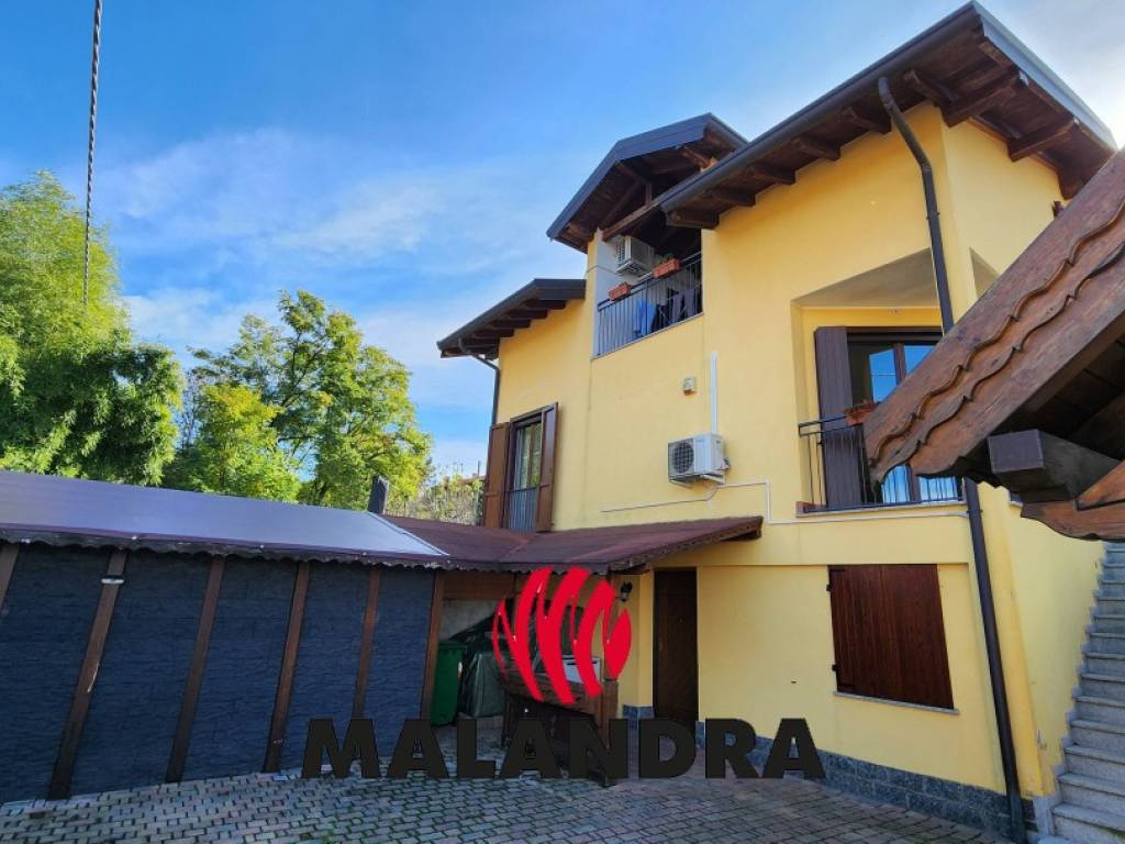 casa indipendente in vendita a Divignano