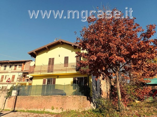 casa indipendente in vendita a Divignano