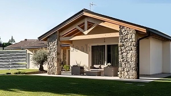 casa indipendente in vendita a Divignano