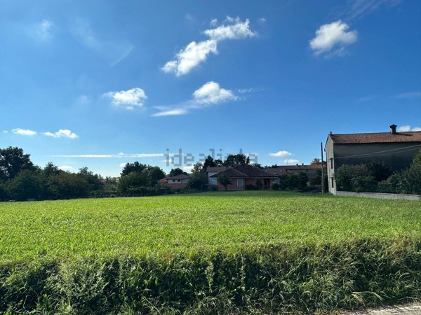 casa indipendente in vendita a Divignano