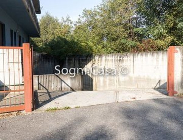 locale di sgombero in vendita a Divignano