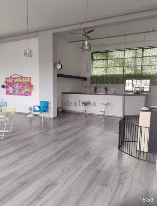 locale commerciale in vendita a Divignano