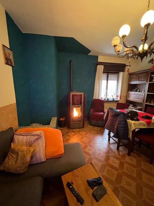 casa indipendente in vendita a Divignano