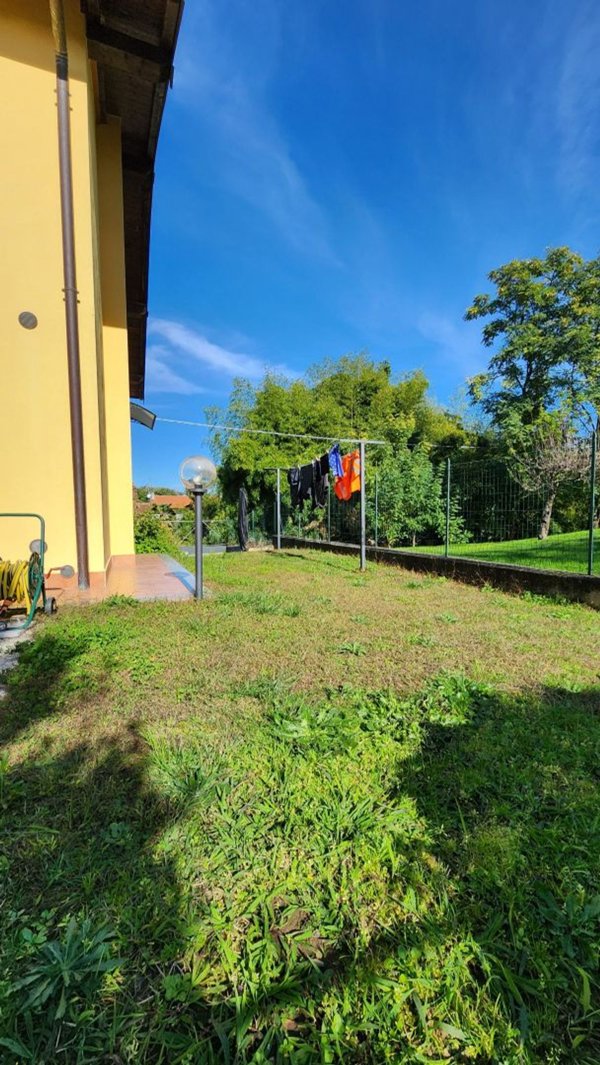 casa indipendente in vendita a Divignano