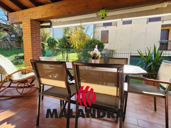 casa indipendente in vendita a Divignano