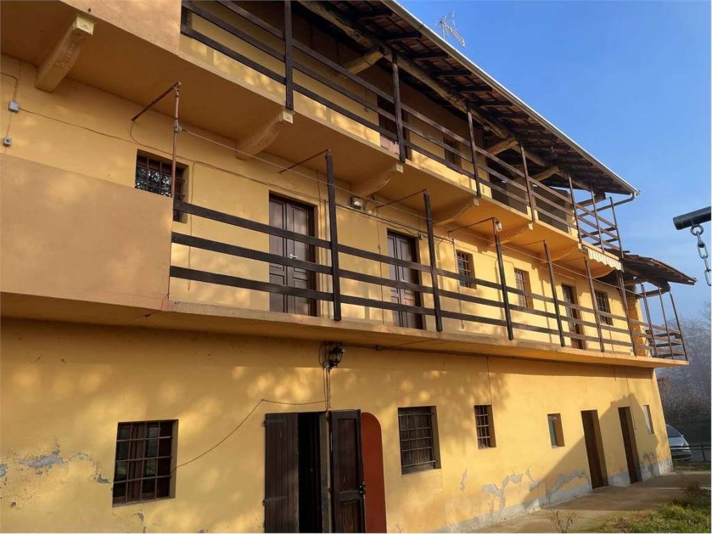 casa indipendente in vendita a Divignano