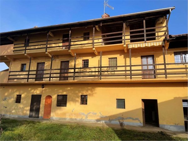 casale in vendita a Divignano