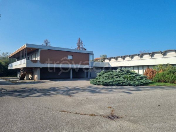 locale commerciale in vendita a Divignano