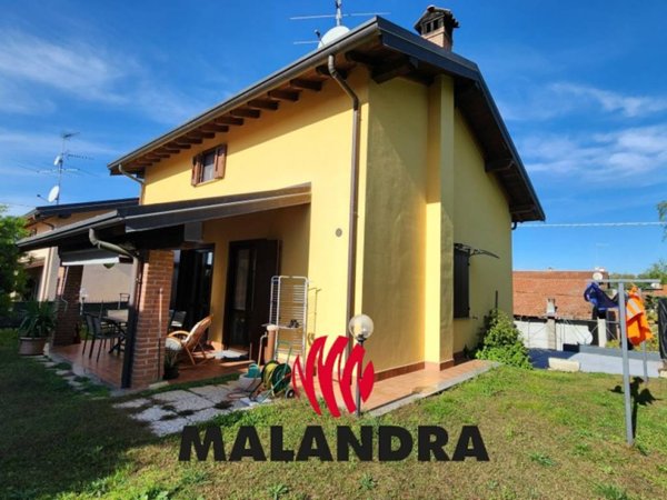 casa indipendente in vendita a Divignano