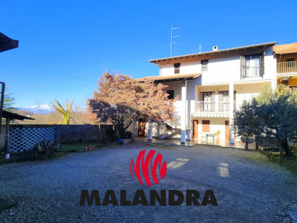 casa indipendente in vendita a Divignano