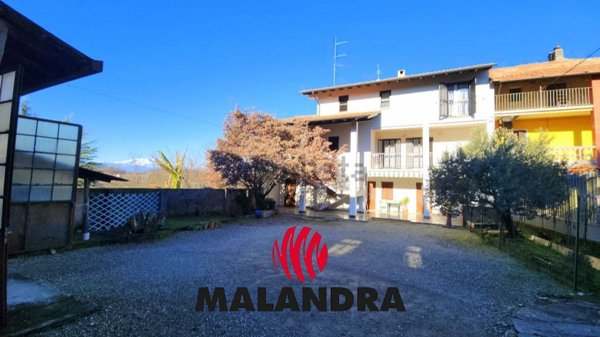 casa indipendente in vendita a Divignano