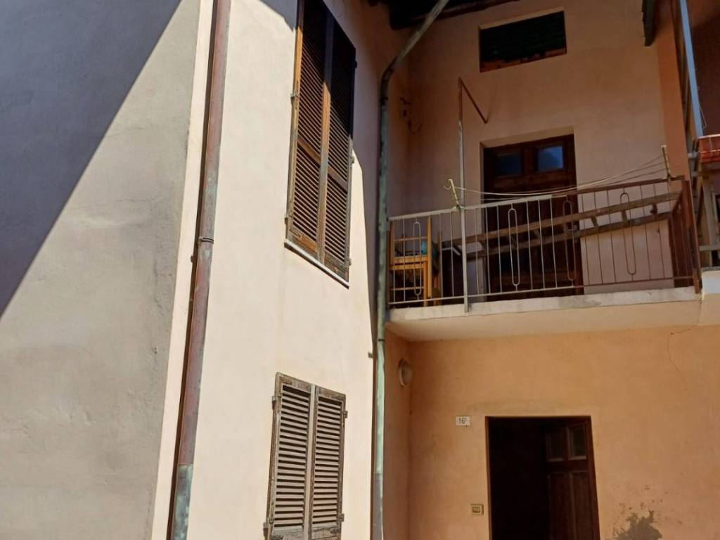 casa indipendente in vendita a Divignano