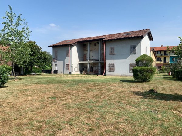 casa indipendente in vendita a Divignano