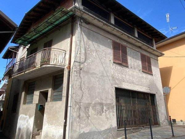 casa indipendente in vendita a Divignano