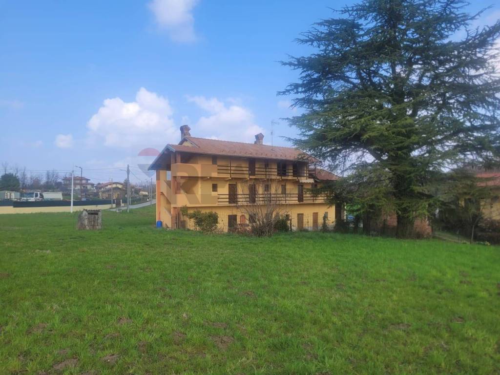 casa indipendente in vendita a Divignano