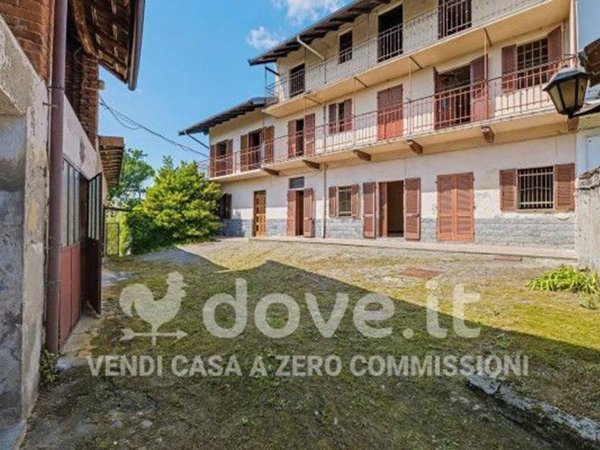 casa indipendente in vendita a Divignano