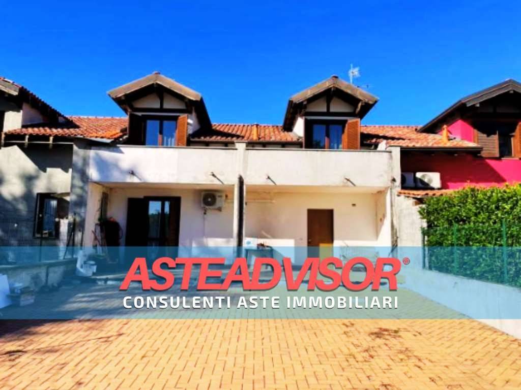 casa indipendente in vendita a Divignano