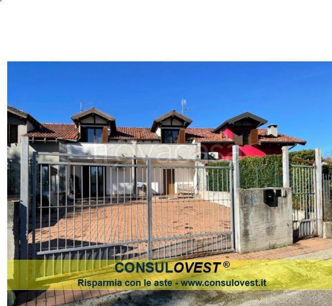 casa indipendente in vendita a Divignano