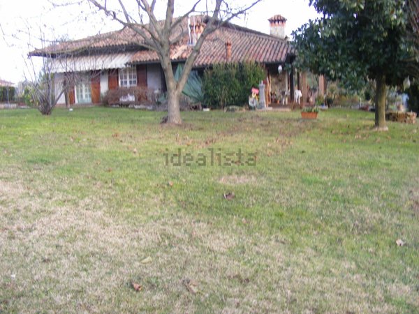 casa indipendente in vendita a Divignano
