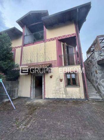 casa indipendente in vendita a Divignano