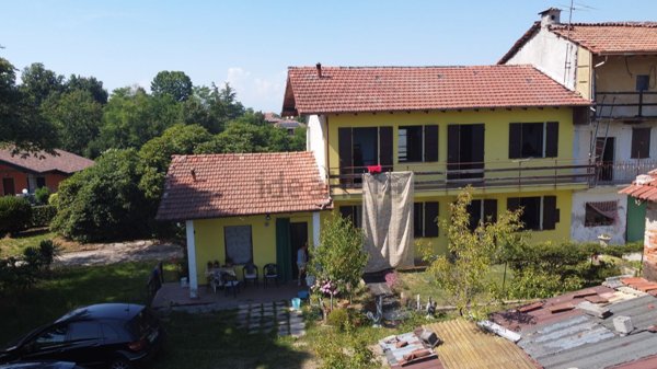 casa indipendente in vendita a Divignano