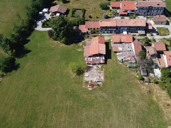 casa indipendente in vendita a Divignano