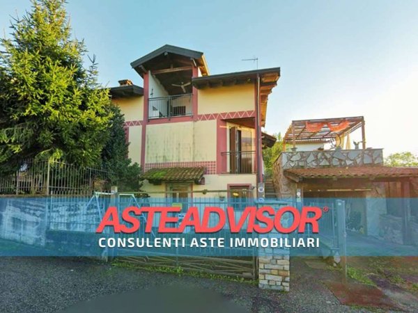 casa indipendente in vendita a Divignano