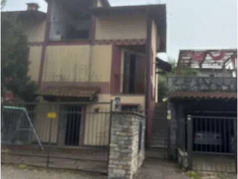 casa indipendente in vendita a Divignano