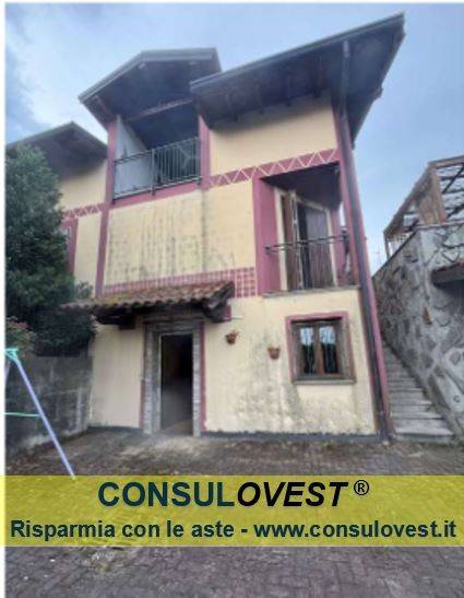 casa indipendente in vendita a Divignano
