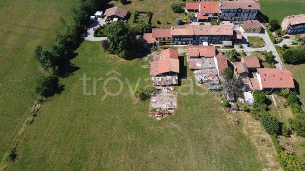 casa indipendente in vendita a Divignano