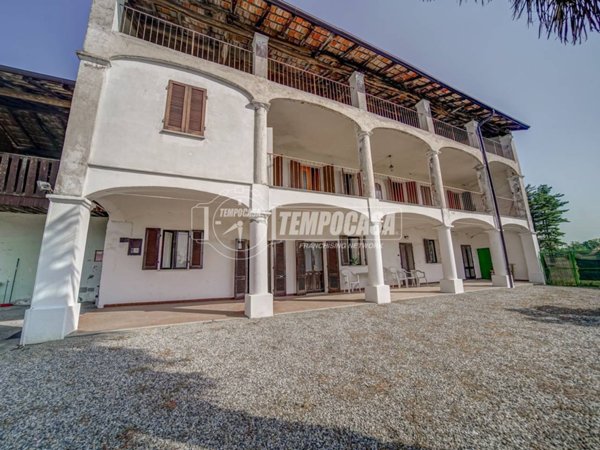 casale in vendita a Divignano