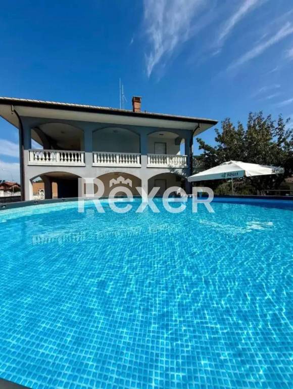 casa indipendente in vendita a Divignano